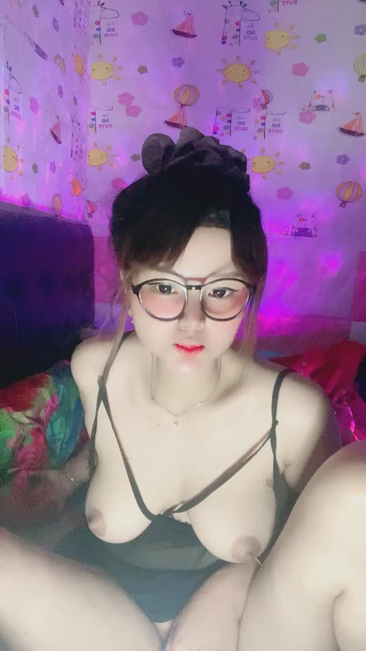 Hewwwo ID: 1723938122996297730 Hot51