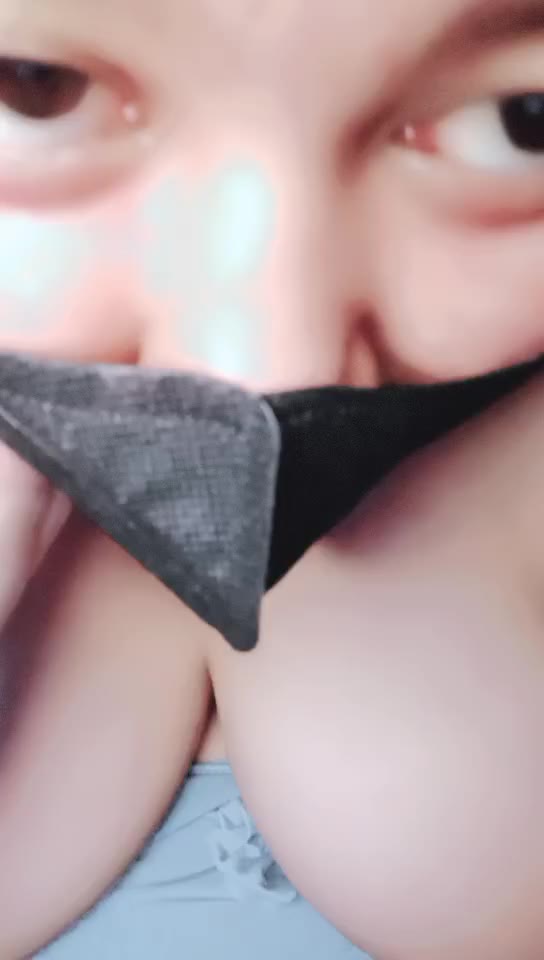 Moy ID: 2471782 Papaya Live