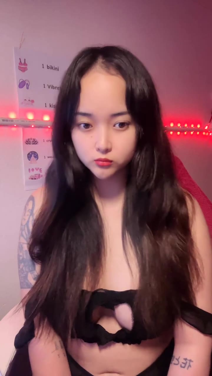 LUX ID 1866407573864787970 Hot51 