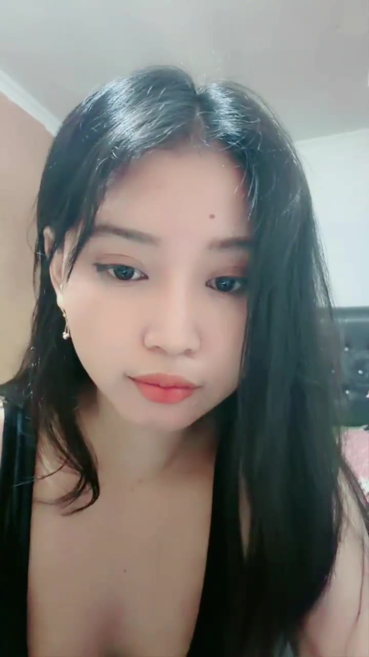 Nana Tanpa Bra Menggoda Dream Live